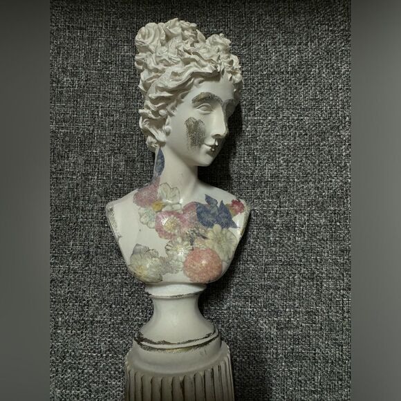 Greek Roman Goddess Sculpture - Picture 5 of 6